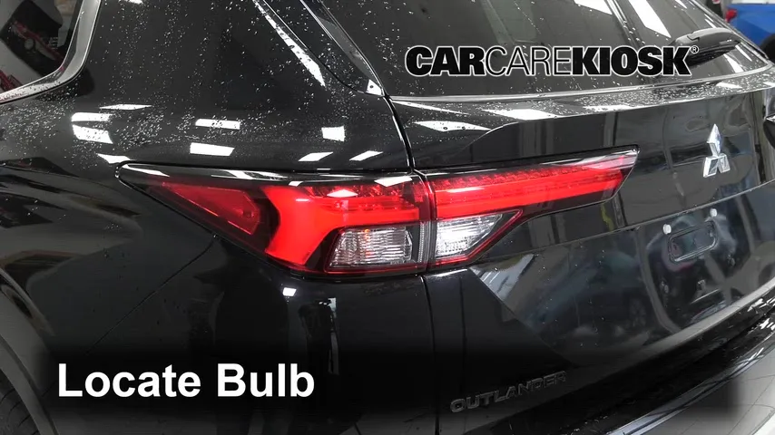 2022 Mitsubishi Outlander SE 2.5L 4 Cyl. Éclairage Feux de marche arrière (remplacer une ampoule)